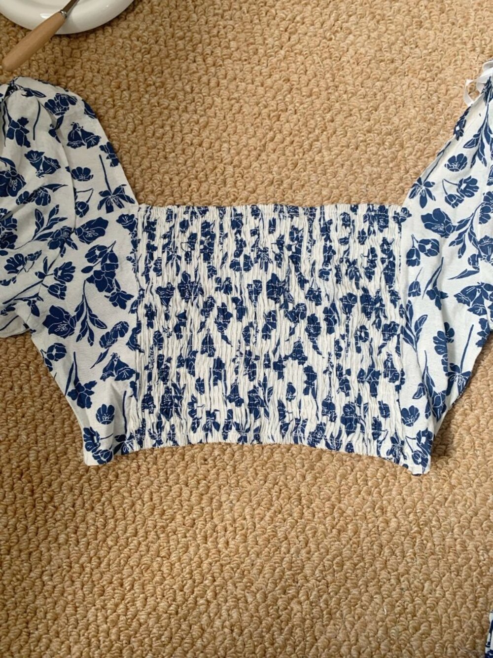 Blue White Floral Puff Sleeve Crop Top Smocked Back Size M - Picture 6 of 6